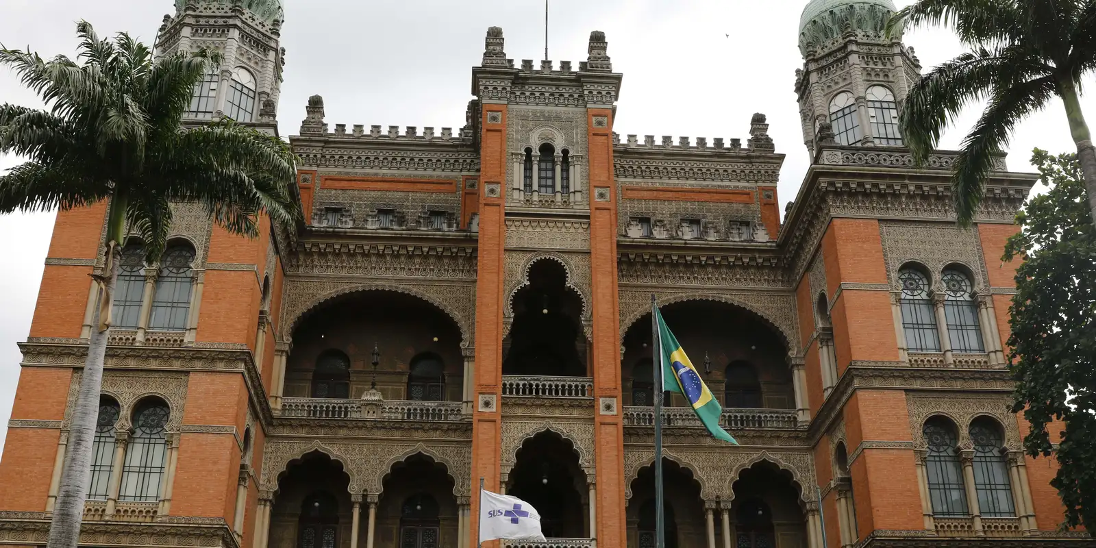 Fiocruz lança IA para ajudar no registro de pesquisas clínicas